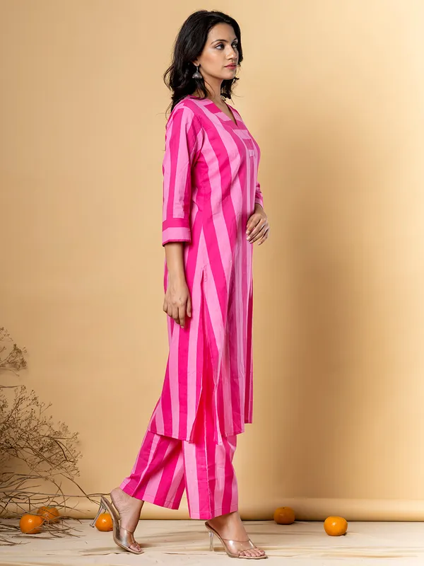 Magenta cotton printed kurti set for women