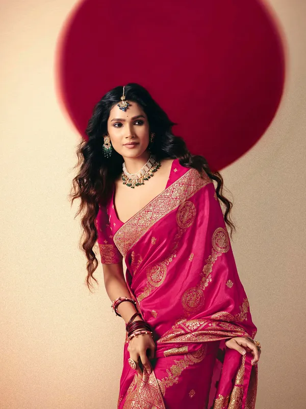 Magenta  dola silk zari weaving saree