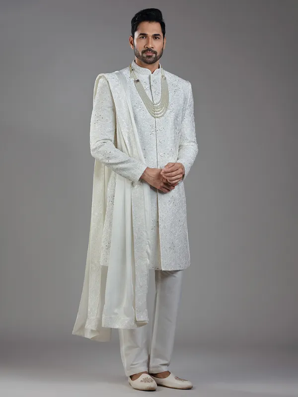 Majestic elegance in cream silk with timeless embellishments