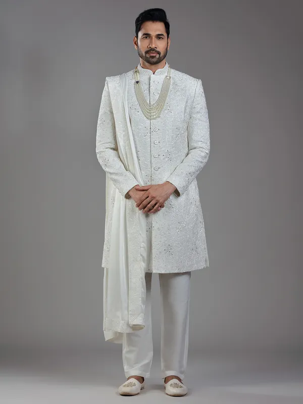 Majestic elegance in cream silk with timeless embellishments