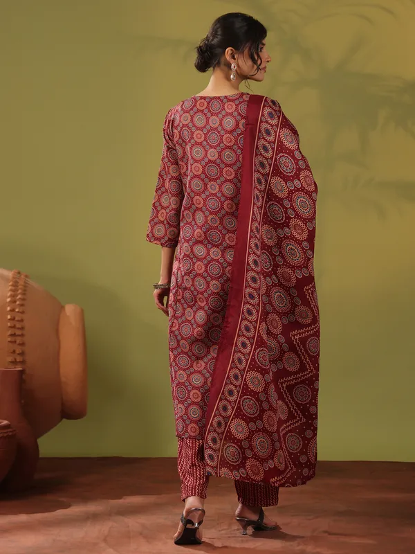Maroon cotton printed kurti set with V neckline-G3-WKS1091 Maroon cotton printed kurti set with V neckline-G3-WKS1091