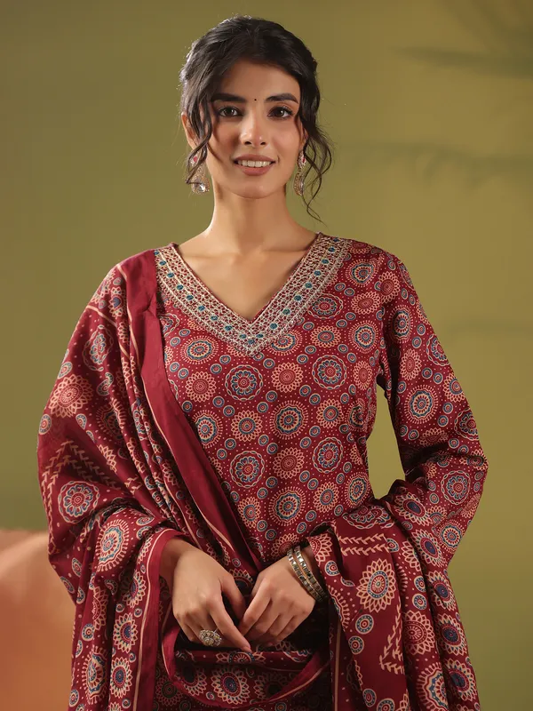 Maroon cotton printed kurti set with V neckline-G3-WKS1091 Maroon cotton printed kurti set with V neckline-G3-WKS1091