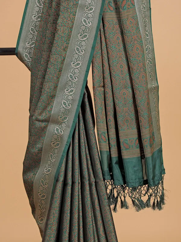 Mehendi green silk saree with contrast border