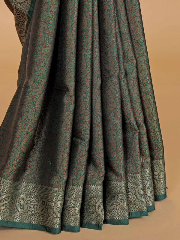 Mehendi green silk saree with contrast border