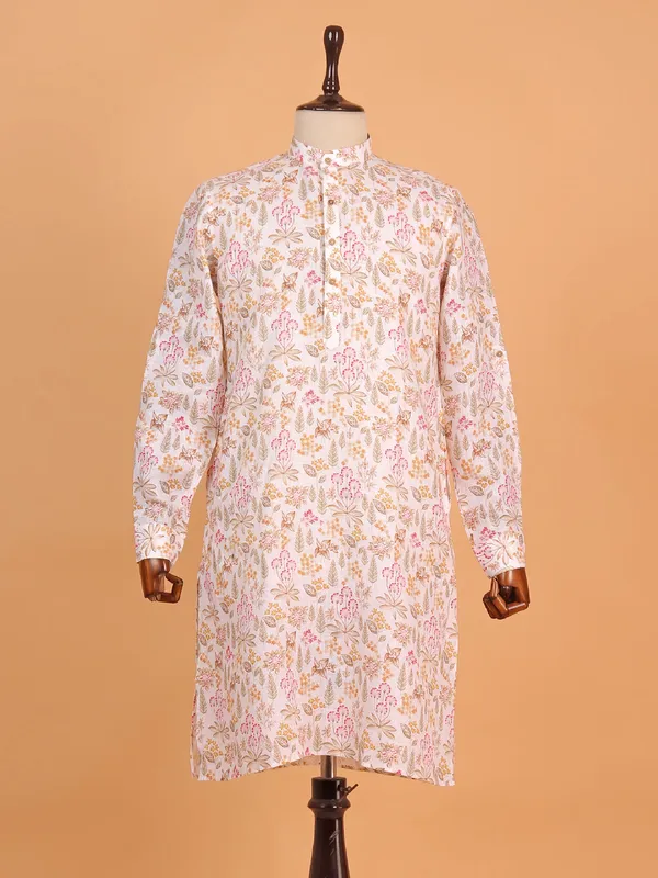 Mesmrizing white cotton kurta for men