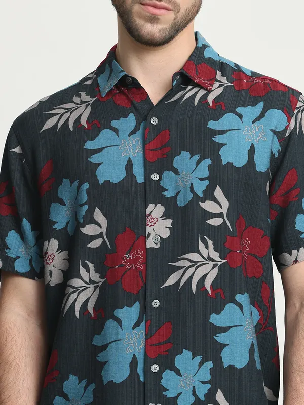 MUFTI dark green printed casual wear shirt