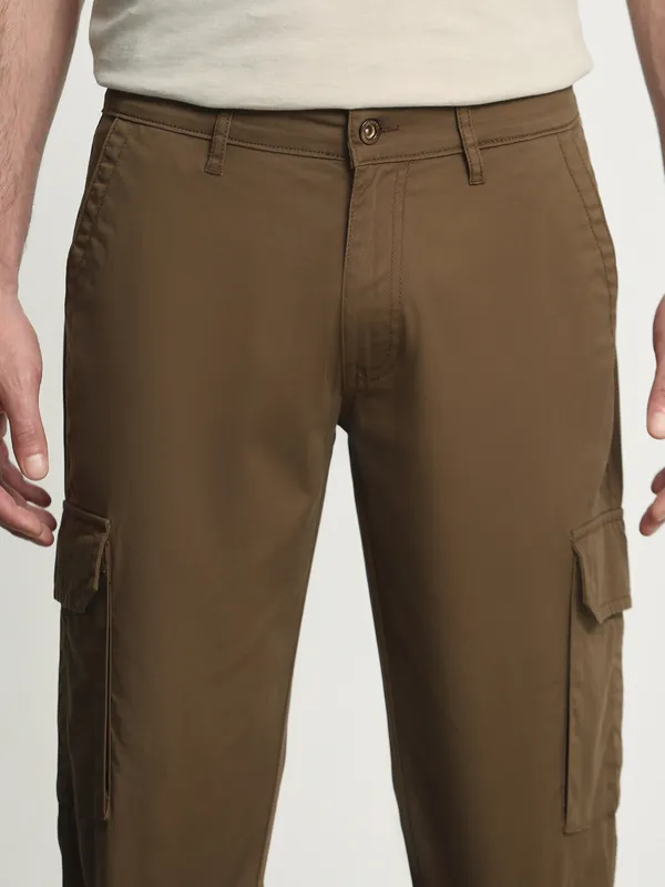 MUFTI solid brown cargo trouser for men
