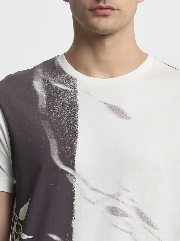 MUFTI wine and white printed slim fit mens t-shirt