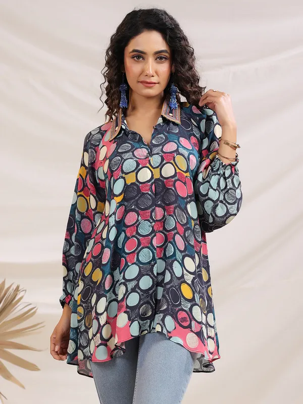 Multicolor printed top in crepe