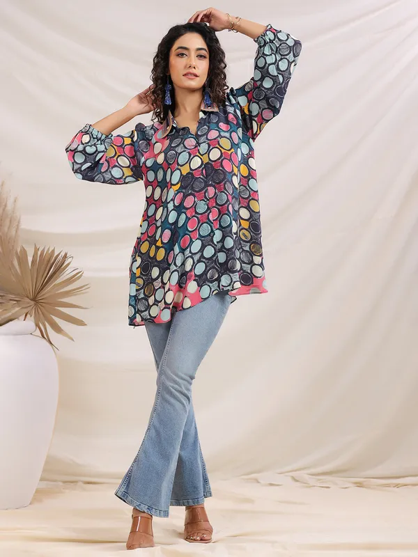 Multicolor printed top in crepe