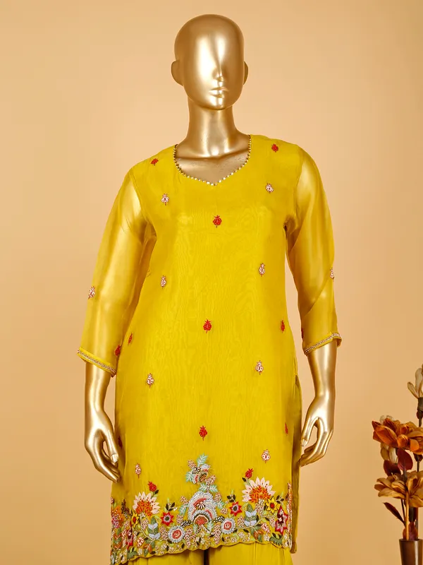 Mustard yellow palazzo suit in silk