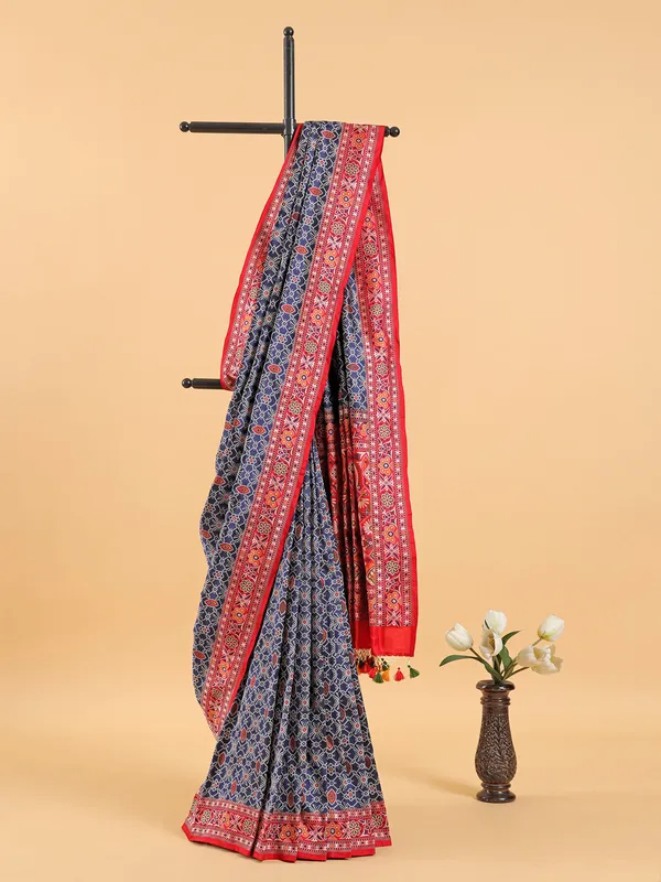 Navy banarasi silk saree with contrast border