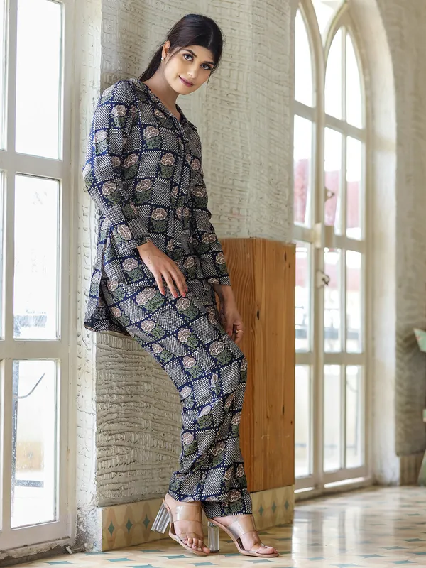 Navy crepe printed co ord set for casual
