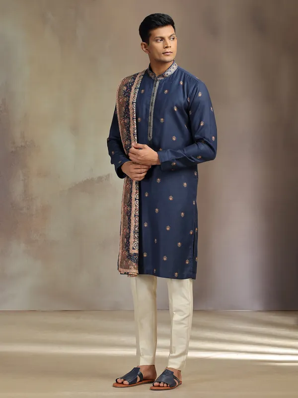 Navy pashmina silk printed kurta pajama with dupatta