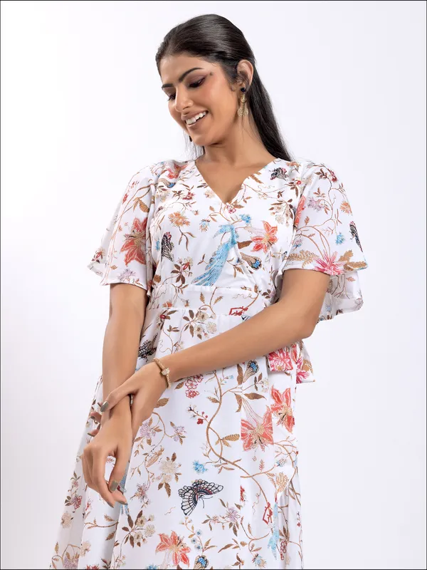 CRIMSOUNE CLUB printed white rayon drees