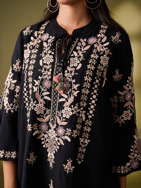 Newest black silk embroidery kurti