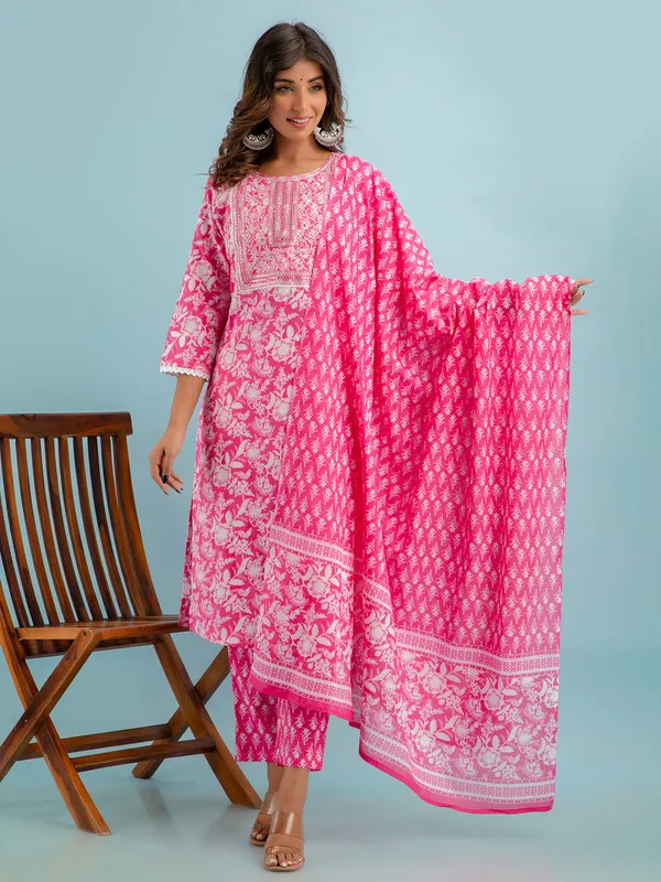 Newest pink embroidery kurti set