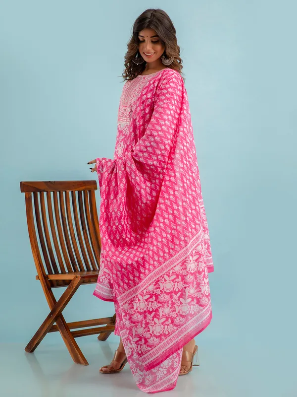 Newest pink embroidery kurti set
