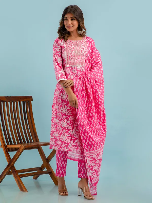 Newest pink embroidery kurti set