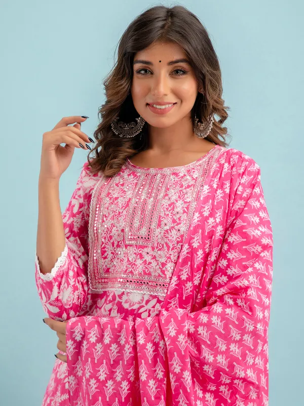 Newest pink embroidery kurti set