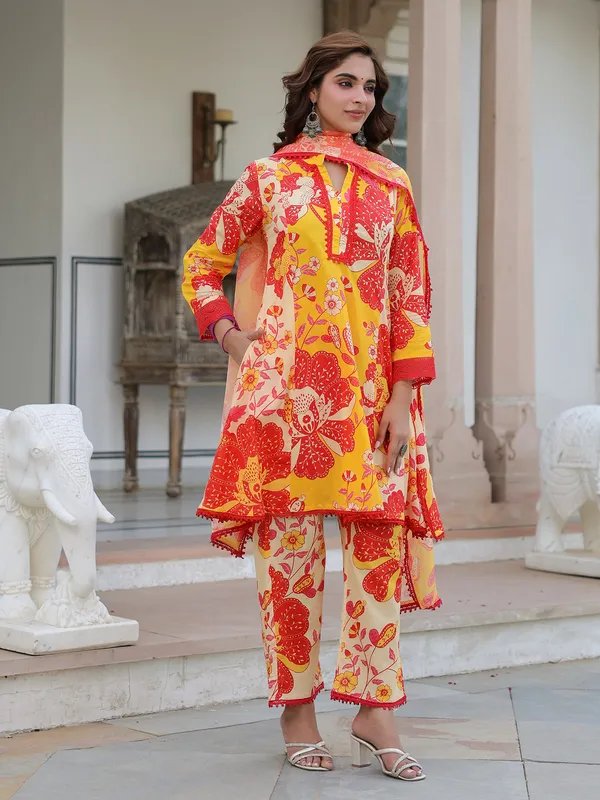 Newest yellow cotton printed kurti set