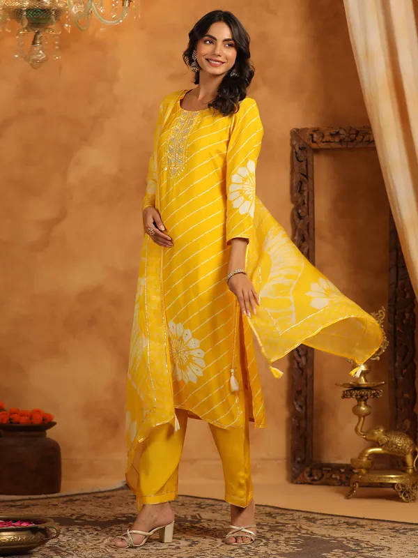 Newest yellow cotton silk kurti set