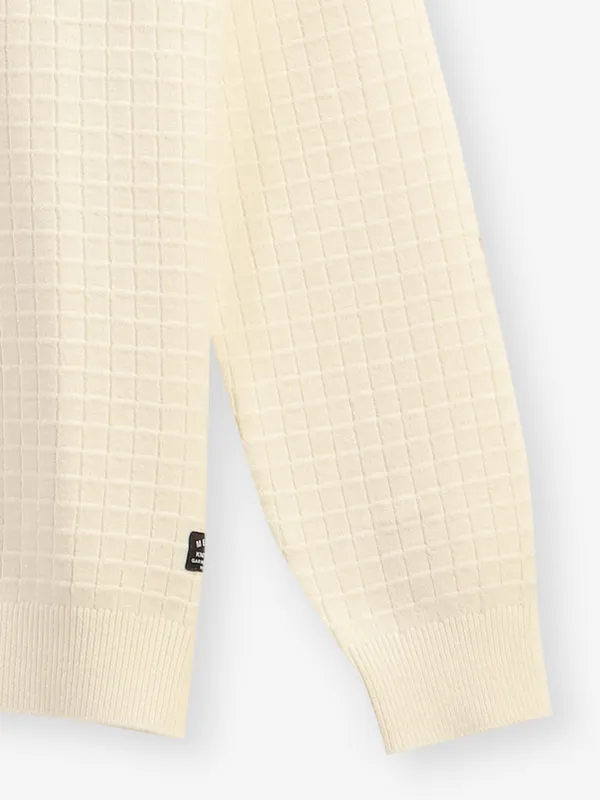Octave white checks knitted t-shirt