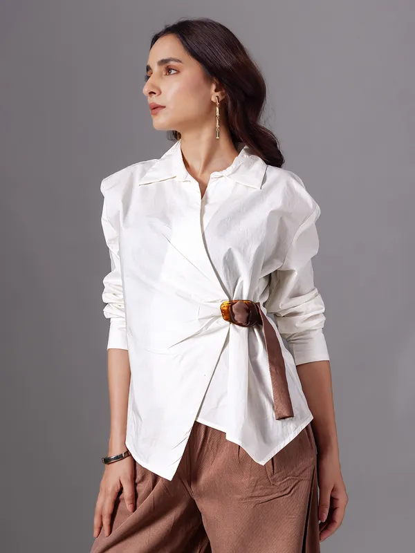 Off white crepe plain top