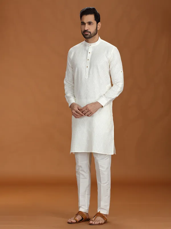 Off-white embroidered linen kurta set for festive