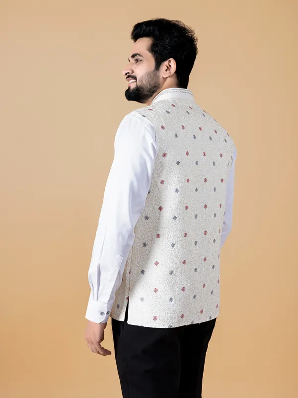 Off white embroidery waistcoat in silk