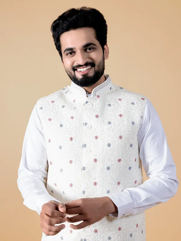 Off white embroidery waistcoat in silk