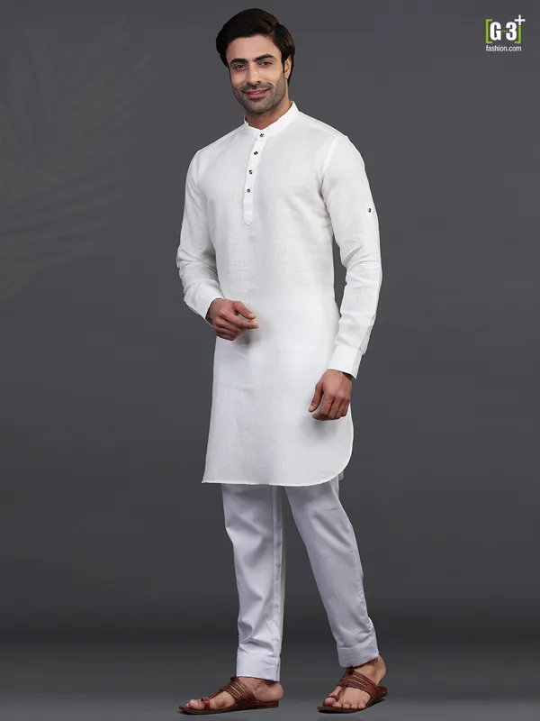 Off white full sleeves kurta pajama for festive