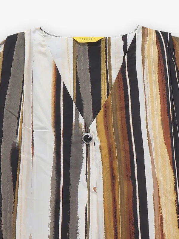Off-white linen quarter sleeves printed top