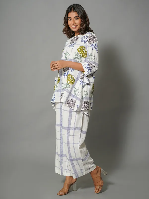 Off-white printed co-ord set in cotton silk
