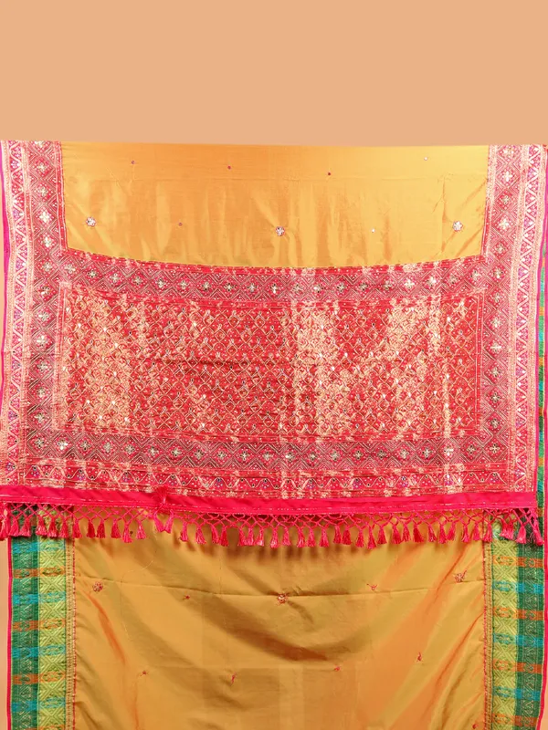 Olive art silk saree with contrast border and pallu