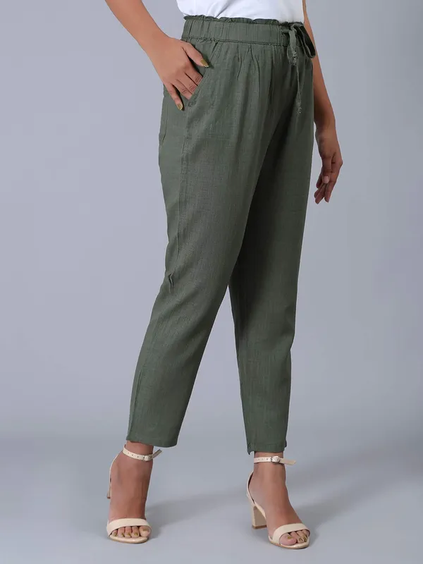 Olive solid casual pyjama in linen