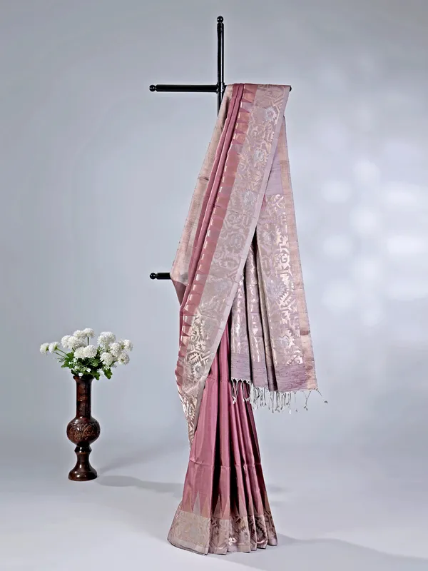 Onion pink silk saree with exquisite zari accents