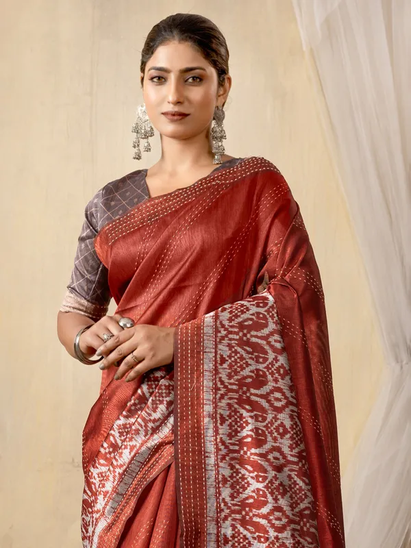 Pastel brown shynthetics saree with prints