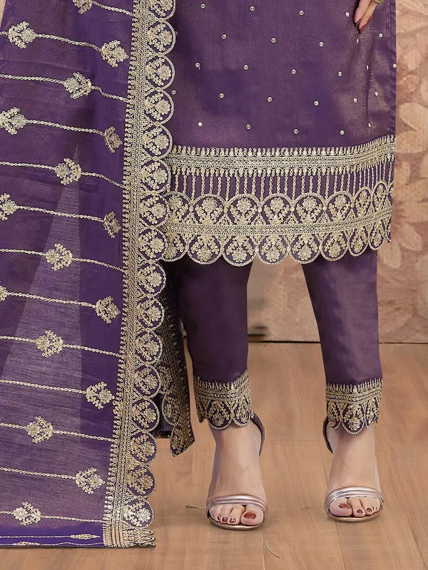 Pastel purple straight cut salwar suit in silk