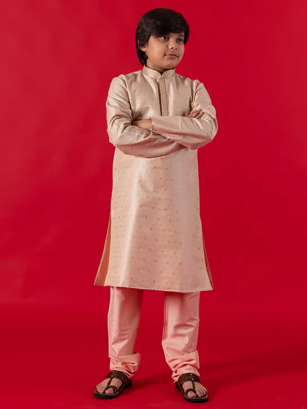 Peach silk kurta set with jacquard print