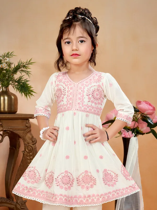 Pink and white cotton silk suit with V neckline