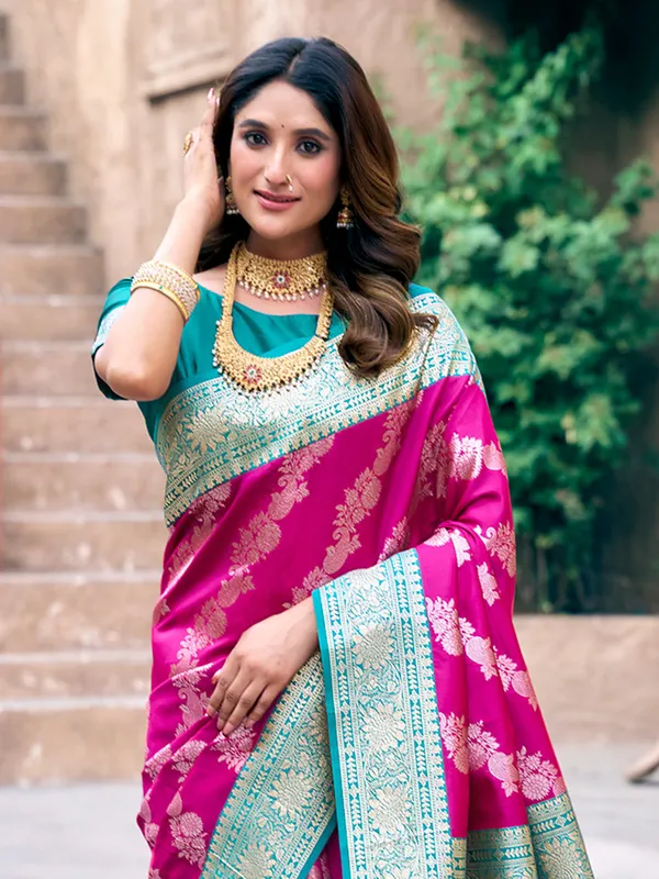 Pink saree in silk with gentle zari weave