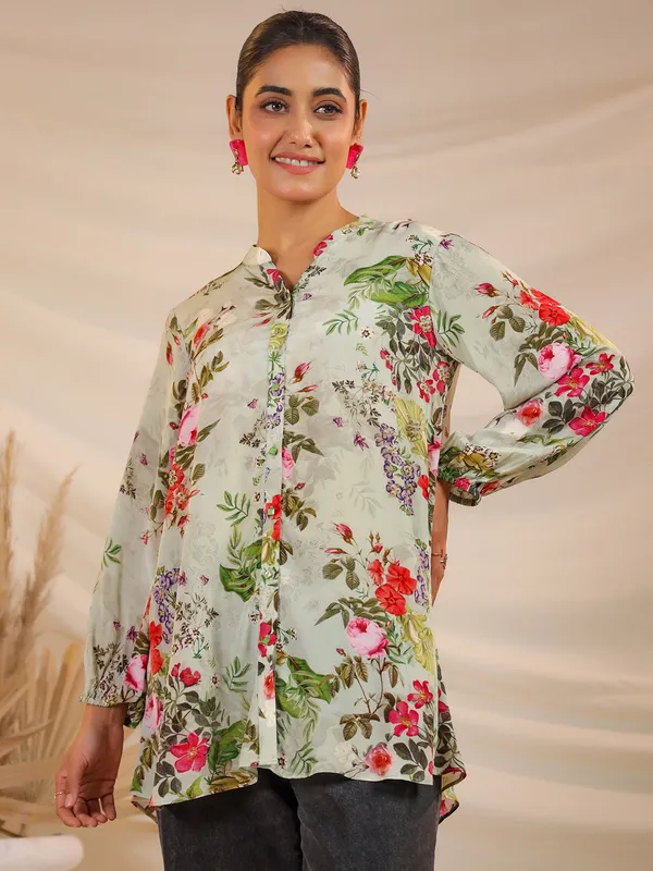 Pista green printed women top in crepe