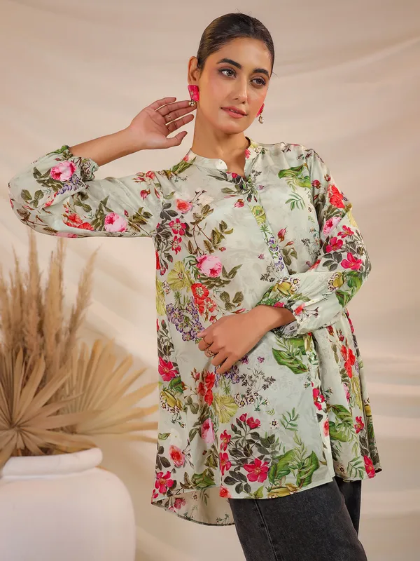 Pista green printed women top in crepe