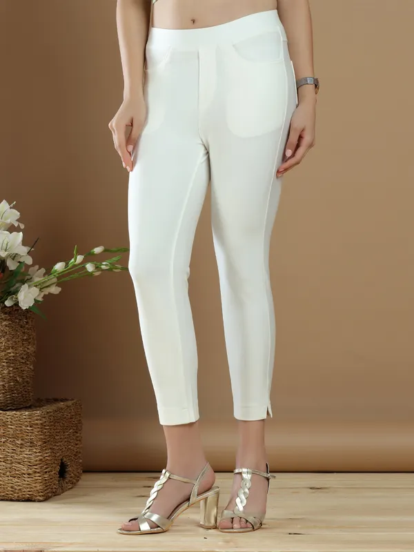 Plain white lycra casual wear jeggings