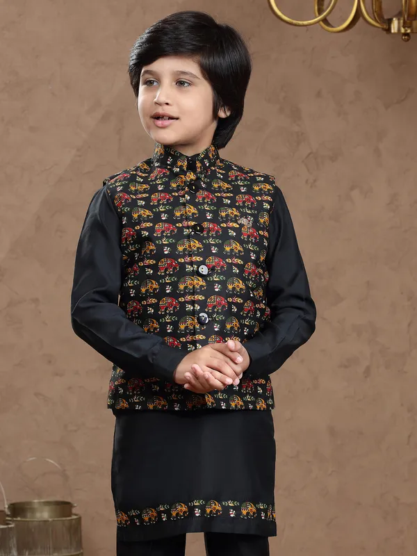 Printed black waistcoat set in silk