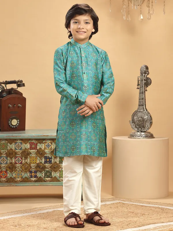 Printed kurta suit in silk in green