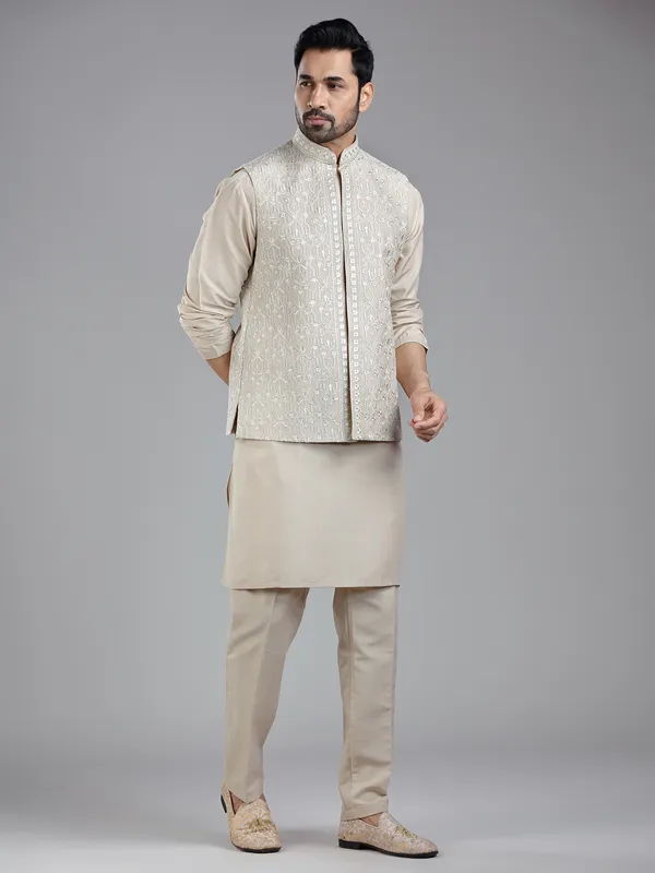 Radiant light khaki waistcoat set with fine craftsmanship