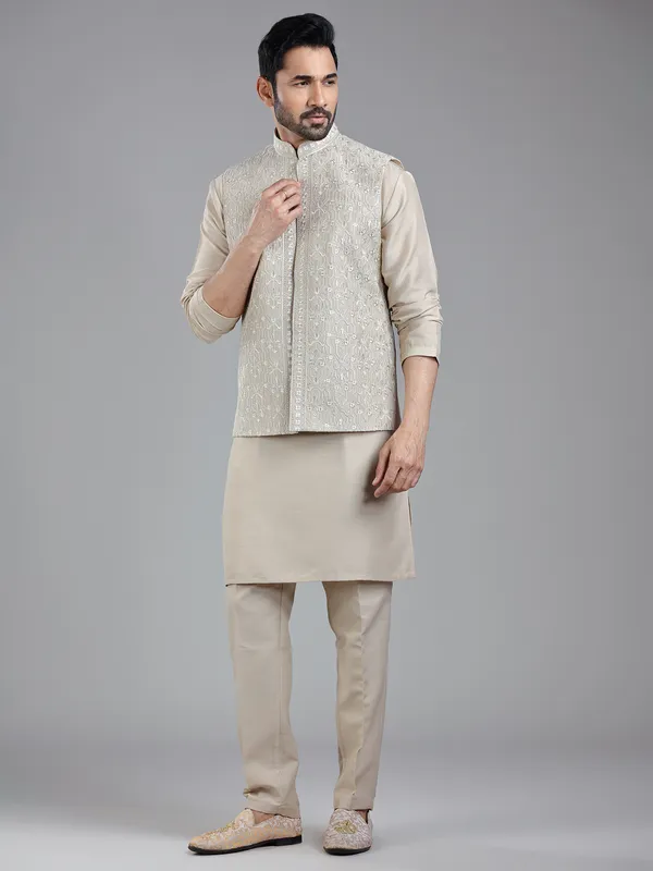 Radiant light khaki waistcoat set with fine craftsmanship