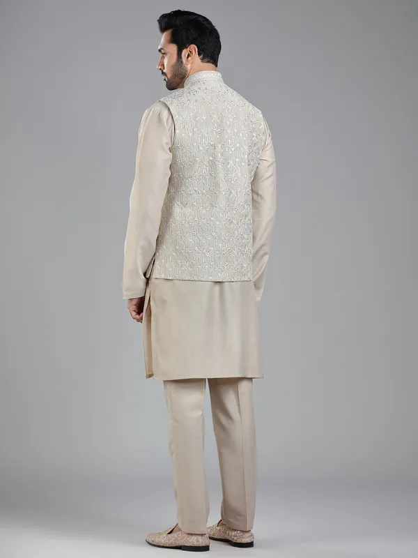 Radiant light khaki waistcoat set with fine craftsmanship